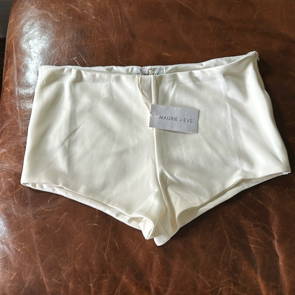Marie+Eve Bella short, NWT